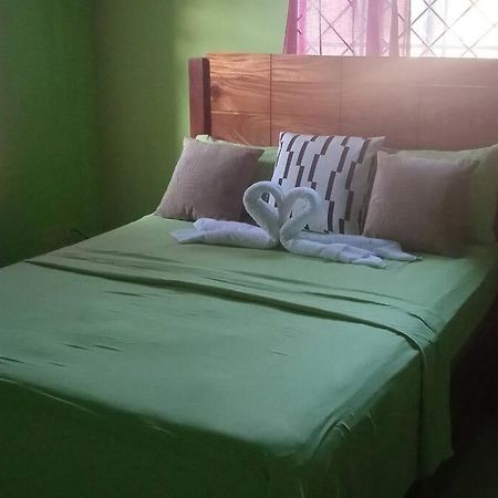 Cheerful 2-Bedroom Home In Falmouth Garden ภายนอก รูปภาพ