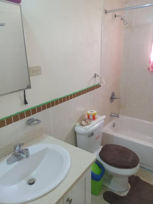 Cheerful 2-Bedroom Home In Falmouth Garden ภายนอก รูปภาพ