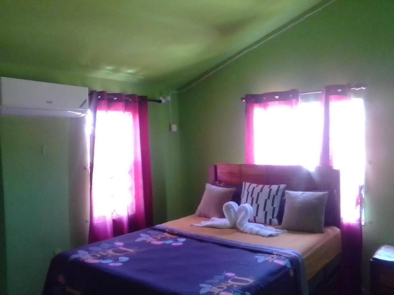 Cheerful 2-Bedroom Home In Falmouth Garden ภายนอก รูปภาพ